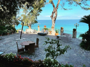 DONNA STEFANIA SEA FRONT